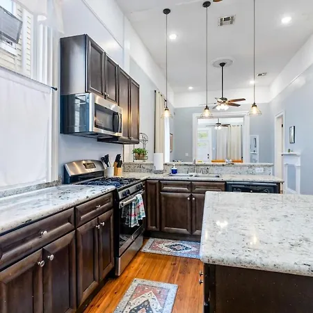Elysian Historic - 4 Bed-4 Ensuite Baths Bed & Breakfast New Orleans
