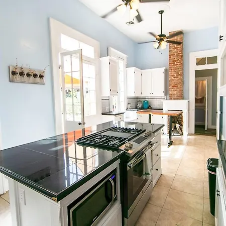 Governors Mansion 5 Bedroom-3 Bath * New Orleans
