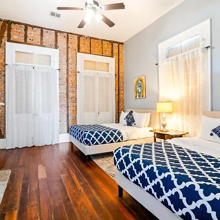 Governors Mansion 5 Bedroom-3 Bath
