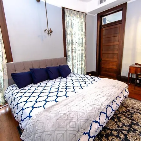 Claiborne Historic Mansion - 5 Bed-3bath *
