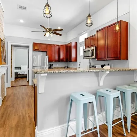 St Ann Creole Victorian - 5 Bed-5 Bath
