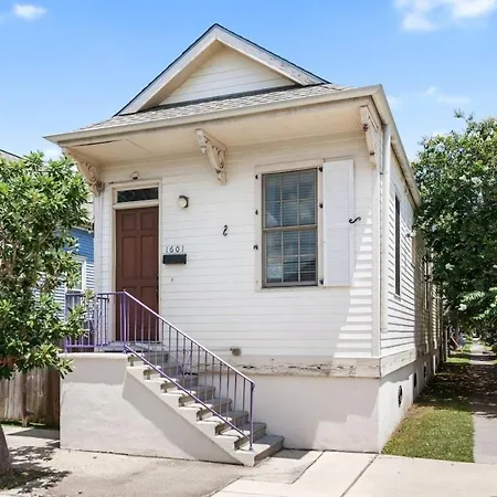Dumaine Cozy - 3 Bed Close To Qtr Holiday home