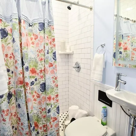 Claiborne Historic Getaways Guest House-economy Rear Unit With Pool New Orleans