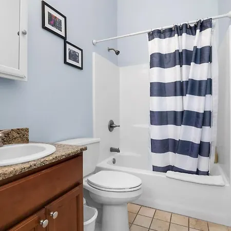 Dumaine Cozy - 3 Bed Close To Qtr Holiday home