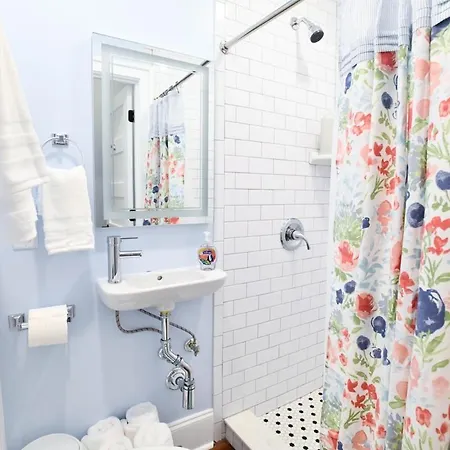 Holiday home Claiborne Historic Getaways Guest House-economy Rear Unit With Pool *