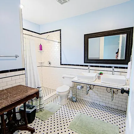 St Ann Creole Victorian - 5 Bed-5 Bath Holiday home