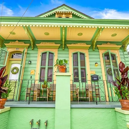 Bed & Breakfast Ursulines Colorful Historic Near French Qtr 4*