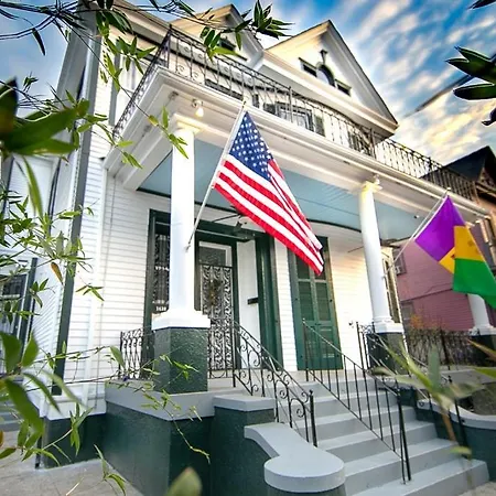 Claiborne Historic Mansion - 5 Bed-3bath *