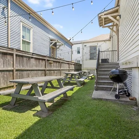 Dumaine Cozy - 3 Bed Close To Qtr Holiday home *