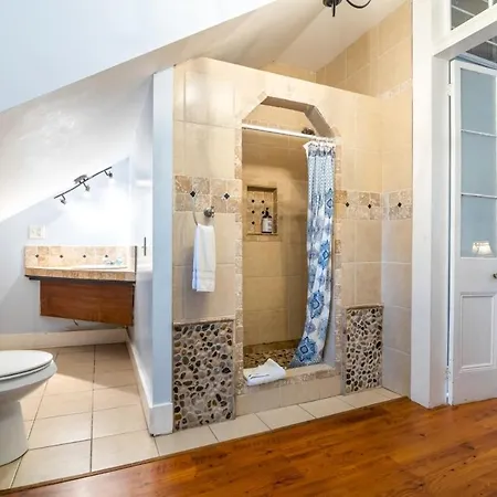 Governors Mansion 5 Bedroom-3 Bath *
