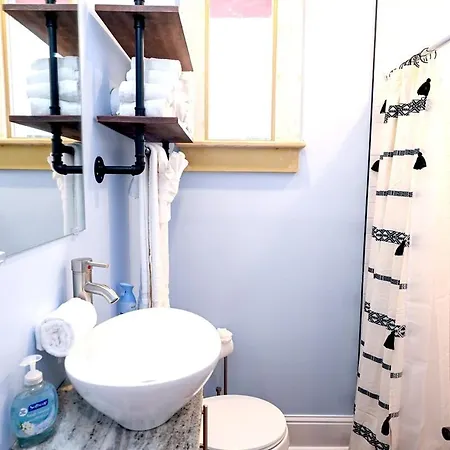 Governors - 2 Bedroom - Steps To Fq Apartment