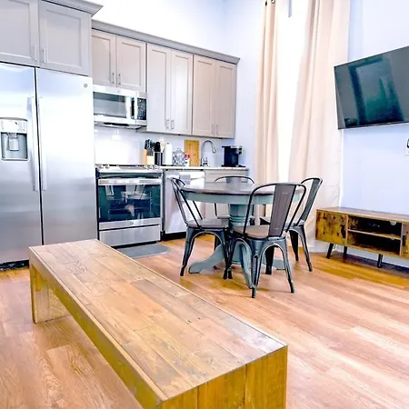 Apartment Governors - 2 Bedroom - Steps To Fq