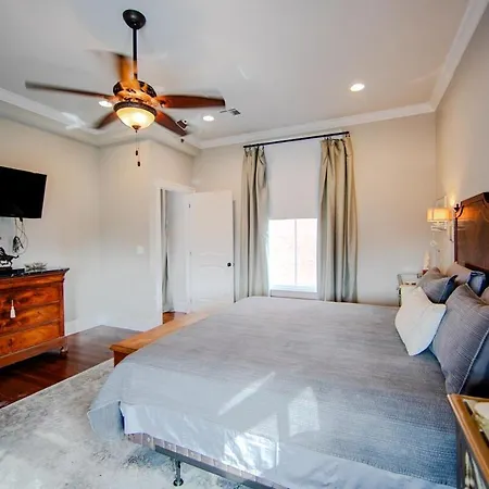 The Frenchman 2bed - 2 Bath Apartment