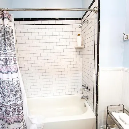 Apartment 5br Historic Claiborne W/ Pool & Courtyard — 6 Blocks To French Quarter
