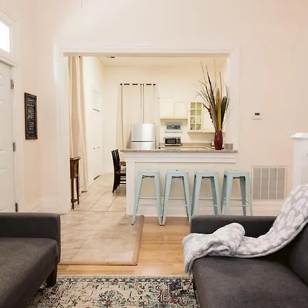 Monthly - Dumaine Historic Gem - Front House 1bed Holiday home