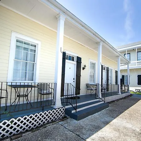 Holiday home Monthly - Dumaine Historic Gem - Front House 1bed