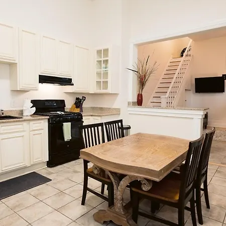 Holiday home Monthly - Dumaine Historic Gem - Front House 1bed *