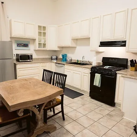 Monthly - Dumaine Historic Gem - Front House 1bed New Orleans