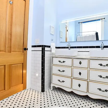Villere Historic - Bookable Only By Bed & Breakfast 4*