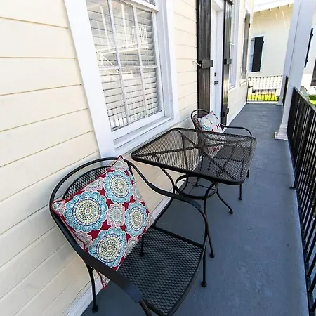 Holiday home Monthly - Dumaine Historic Gem - Front House 1bed New Orleans