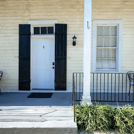 Monthly - Dumaine Historic Gem - Front House 1bed New Orleans