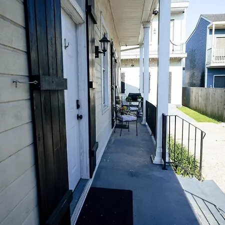 Monthly - Dumaine Historic Gem - Front House 1bed Holiday home