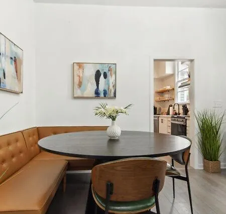Delightful Canal Street Family Homes In Mid-city Holiday home