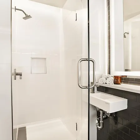 Aparthotel Vcay 5br 5ba Group Near Superdome New Orleans