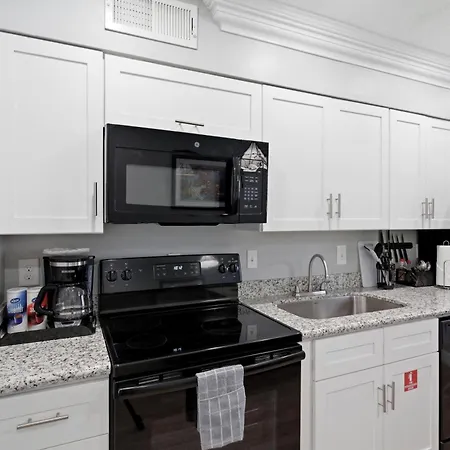 Aparthotel Frenchmen 2br W Pool & Free Parking 3*