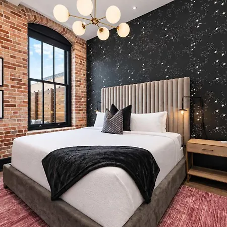 Downtown 2bd Private Terrace Gym Pool Hotel New Orleans