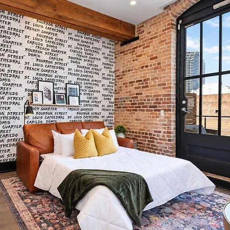 Downtown 2bd Private Terrace Gym Pool New Orleans
