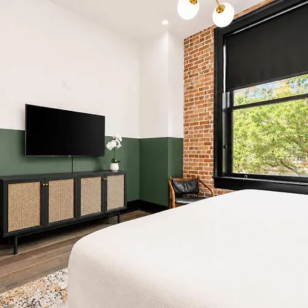 Hotel Downtown 4bd 4ba Sleeps 12 New Orleans