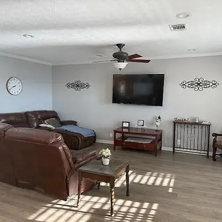 Waterfront Escape 3br 2ba Dock Holiday home New Orleans
