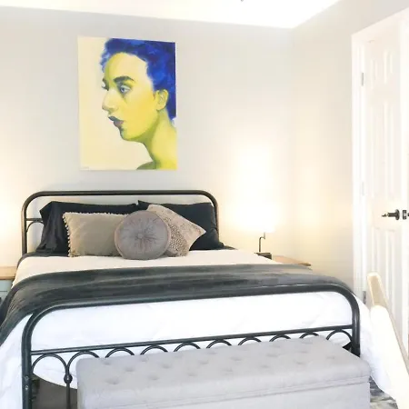 Holiday home Charming St Ann Studio, Steps To Fq