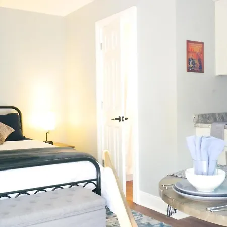 Charming St Ann Studio, Steps To Fq Holiday home *