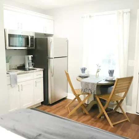 Charming St Ann Studio, Steps To Fq Holiday home *