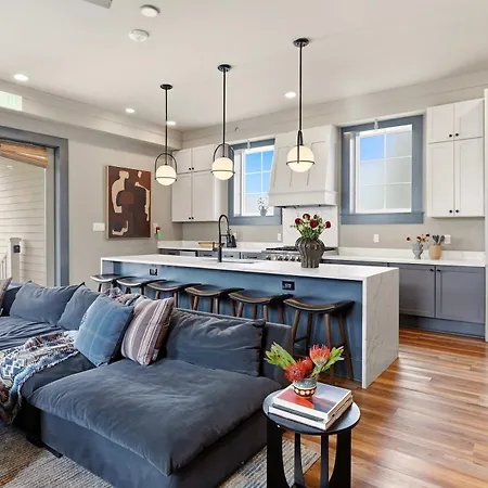 Holiday home Luxe Sunlit Heated Pool & Near Cbd New Orleans