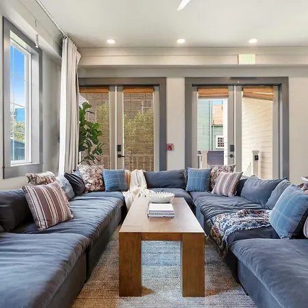 Luxe Sunlit Heated Pool & Near Cbd *