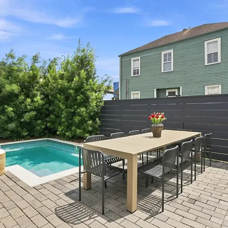Holiday home Luxe Sunlit Heated Pool & Near Cbd New Orleans