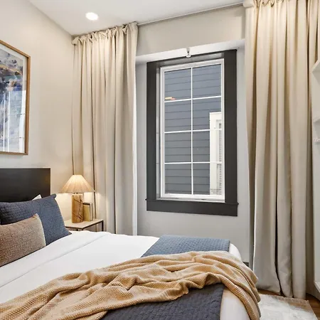 Luxe Sunlit Heated Pool & Near Cbd Holiday home New Orleans