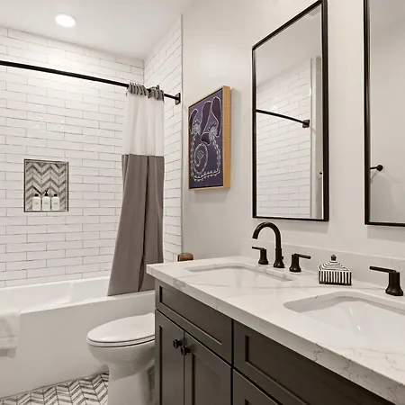 Holiday home Luxe Sunlit Heated Pool & Near Cbd