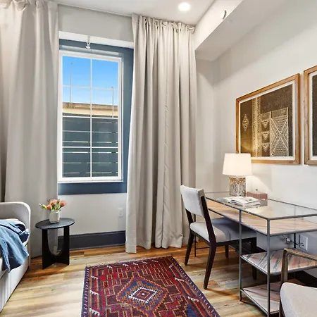 Luxe Sunlit Heated Pool & Near Cbd Holiday home New Orleans