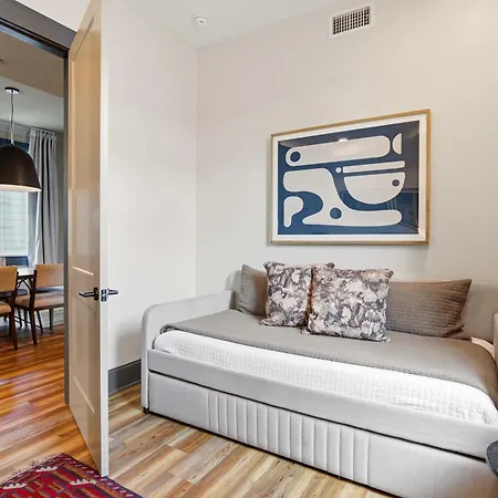 Luxe Sunlit Heated Pool & Near Cbd Holiday home *