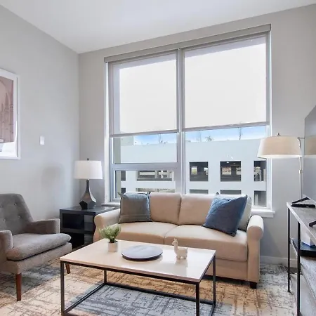 Apartment Landing Modern With Amazing Amenities *