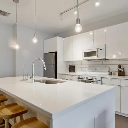 Apartment Landing Modern With Amazing Amenities New Orleans