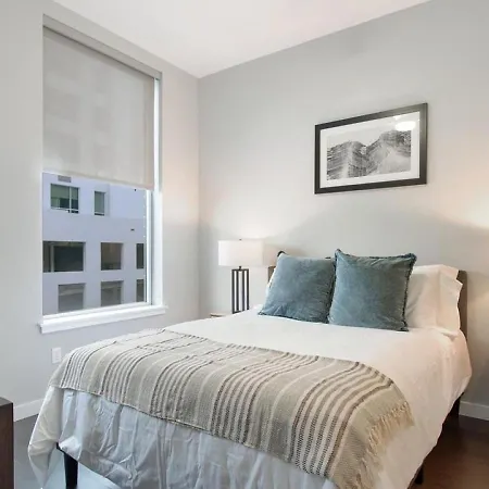 Landing Modern With Amazing Amenities Apartment