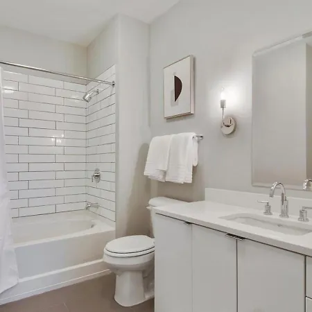 Landing Modern With Amazing Amenities Apartment