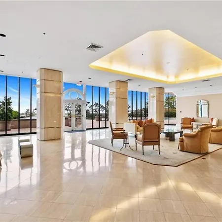 Penthouse Living Panoramic Views Apartment