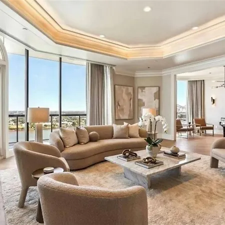 Penthouse Living Panoramic Views