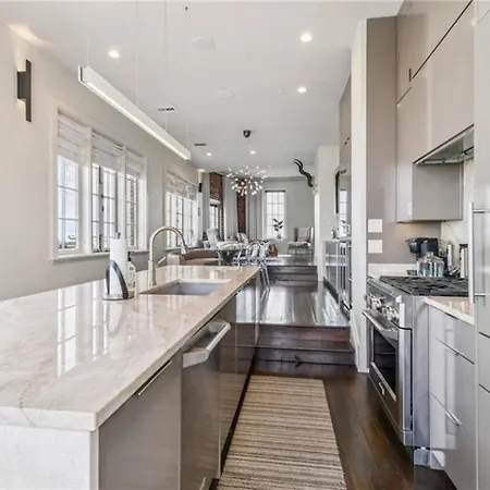 Penthouse 2bedrooms And Living
